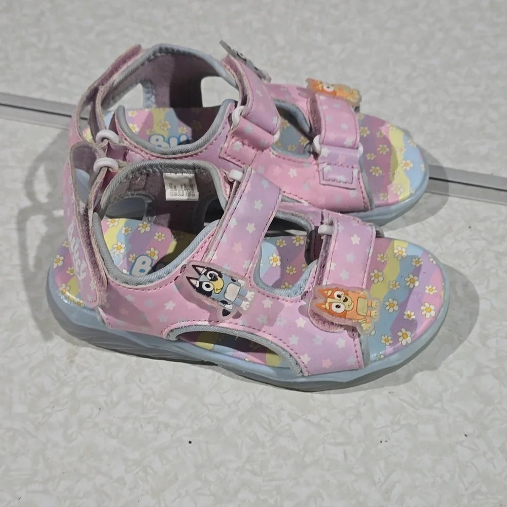 Bluey Charming Pink Kids Velco  Sandals with BLUEY  Cartoon‎ Accents Size 10